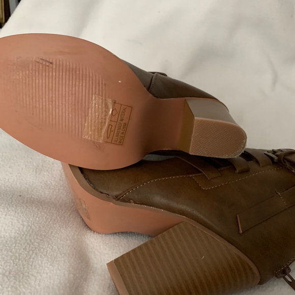 Boots - Picture 5 of 5